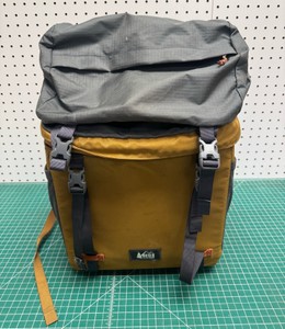REI Backpack Cooler Tan and Orange Similar to the Co-op Trail Pack USED