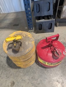 Industrial Gas Cylinders (Lot of 2)