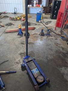 Carlyle NAPA 3.5 Ton Service Jack