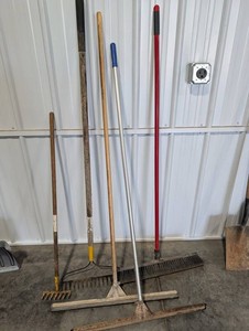 Mixed Garden Tool Lot