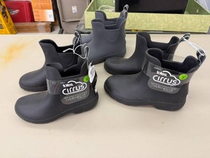 New Totes Cirrus Boots Size 7 & 8