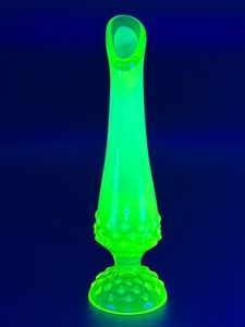 Highly Collectible Vintage Fenton Topaz Opalescent Hobnail Swung Glass Bud Vase  8.5 UV Reactive Uranium Piece