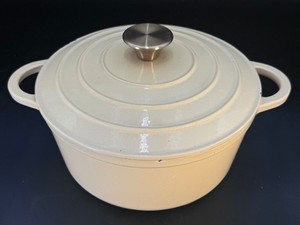 Vintage-Style Cream Enameled Cast Iron Dutch Oven Pot with Lid  4.5 Quart