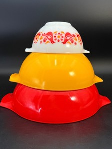 Vintage Pyrex Friendship Cinderella Nesting Mixing Bowls (3-Piece Set)