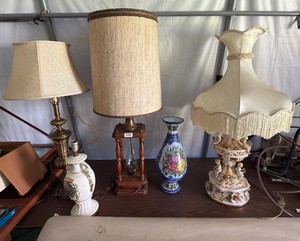 Large Lot of Vintage Table Lamps & Decorative Ceramic Vases.