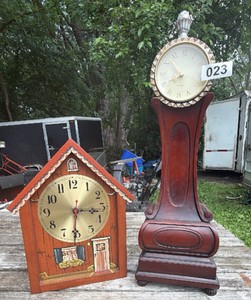 A lot of two antique clocksLot of 2 Vintage Wall Clocks  Assorted Styles