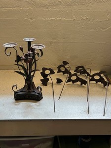 Metal Floral Candle Holder With 6 Flower Stakes