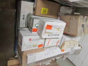 Pallet of assorted tile and floorin...