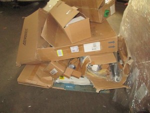 Pallet lot of assorted automotive p...