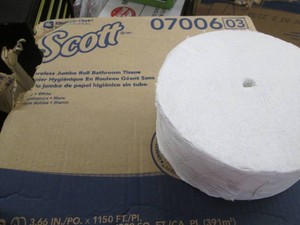 12 Jumbo coreless rolls of Scott to...