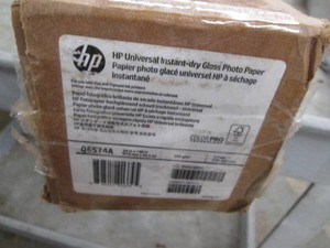 HP Q6574A gloss photo paper roll...
