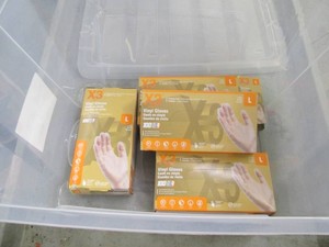 Plastic tote with cracked lid conta...