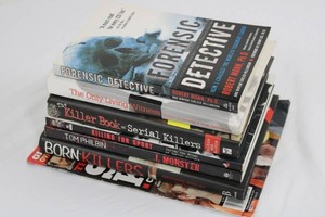 Serial Killer True Crime - 8 Items