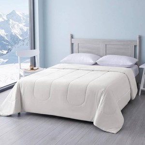 $45 Amazon Basics Cooling Comforter, Temperature Regulating Blanket for Hot Sleepers, Summer & All Season Bedding, Lightweight, 90x90, Queen, White