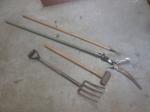 (CS) Sledge Hammer, Garden Fork, Te...