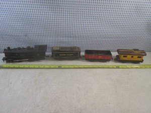 (EW5) Vintage Tran Set Engine and 3...