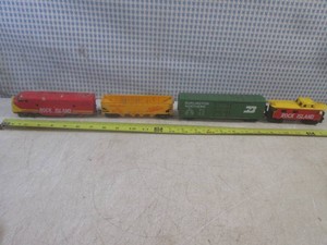 (EW5) Vintage Tran Set Engine and 3...