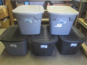 (EW5) 5 - 18-Gallon Sterilite Totes...