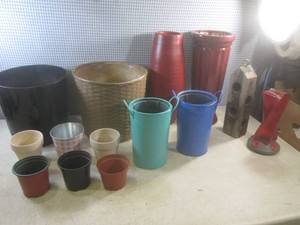 (BR1) Assorted Planters and Bird Fe...