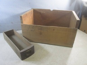 (EW4) Vintage Wood Crate Box and Wo...