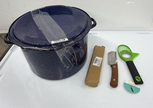 Lot of 3 Brand New items speckled enamelware stockpot, utensil and avocado slicer