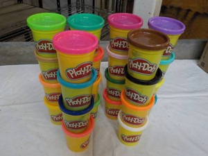 24 Hasbro Play-Doh Modeling Compoun...