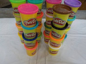 24 Hasbro Play-Doh Modeling Compoun...