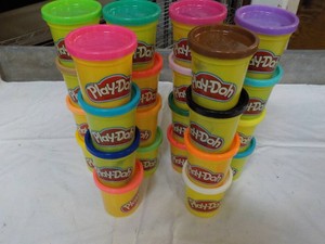 24 Hasbro Play-Doh Modeling Compoun...