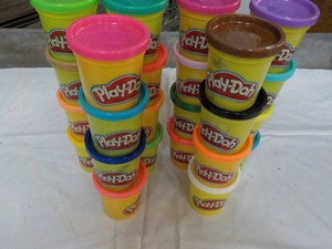 24 Hasbro Play-Doh Modeling Compoun...