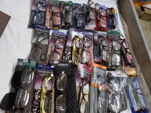 20 pairs of Readers- variety of Str...