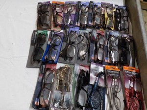 20 pairs of Readers- variety of Str...