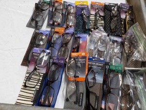 20 pairs of Readers- variety of Str...