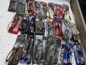 25 pairs of Readers- variety of Str...