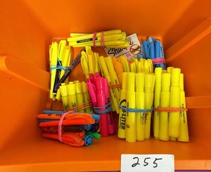 tote of misc highlighters mostly all new