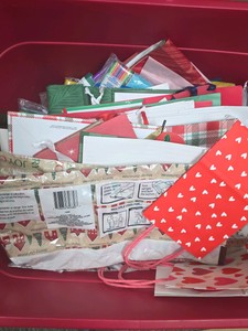 holiday gift bags tissue