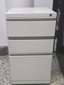 filing cabinet on Wheels no key