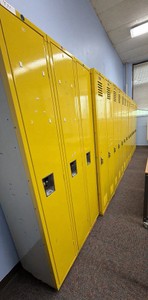 yellow lockers, 17 in lot