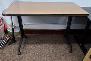 FALCON table on wheels