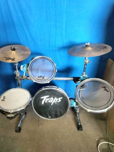 Traps Drums A400 portable acoustic drum set