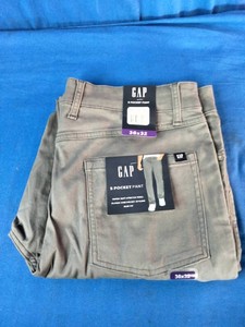 Gap Mens Slim Fit 5-Pocket Pants in a stretch twill fabric. Size 36x32