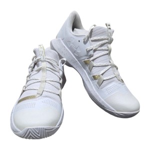 Under Armour UA Block City 2.0 Mens Basketball Shoes WhiteGold Size 10.5 like new overstock