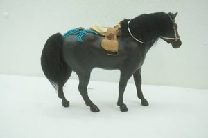 vintage resin horse figurine (JXKStudio Akhal-Teke )