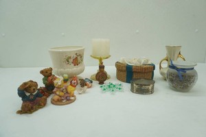 vintage collectbles, some new in package, small doileys