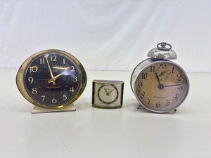 Lot of Vintage Wind Up Clocks
