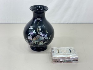 Inlayed Mother of Pearl Lacquer 10 Vase with a Carved Mother of Pearl Box