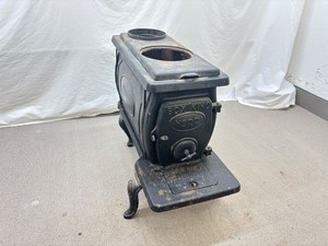 Antique Box King No. 22 Cast Iron Wood Burning Stove