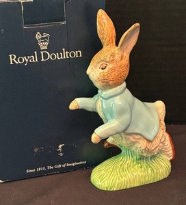LR - Vintage Royal Doulton Peter Rabbit Figurine