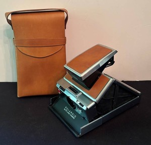 LR - Vintage Polaroid SX-70 Land Camera Camera With Case