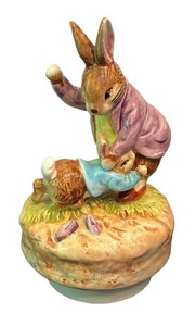LR - Vintage Schmid Beatrix Potter Revolving Music Box Old Mr. Benjamin Bunny and Peter Rabbit