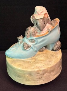 LR - Vintage Schmid Beatrix Potter the Old Woman Who Lived in a Shoe Music Box